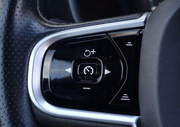 Volvo XC 60 cena 134900 przebieg: 143000, rok produkcji 2018 z Skarszewy małe 254
